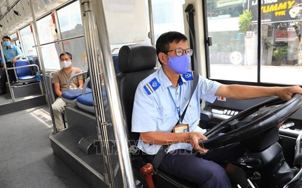 Ho Chi Minh-Ville approuve un plan concernant le transport de travailleurs hinh anh 1