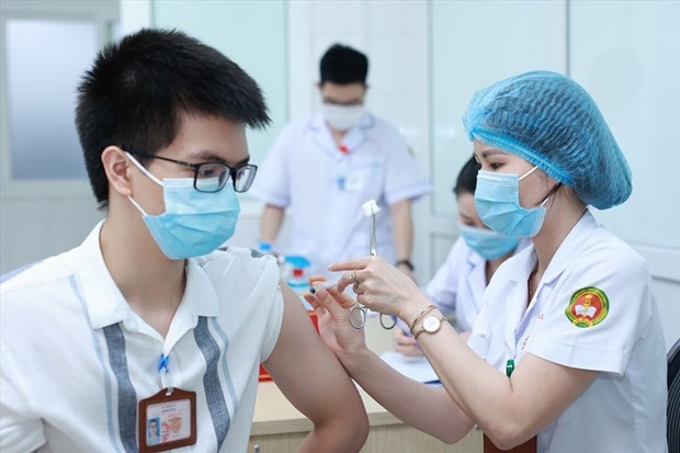 COVID-19 : le Vietnam travaille dur pour la vaccination hinh anh 2