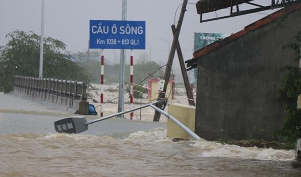 Les inondations causent beaucoup de degats dans la region Centre hinh anh 1