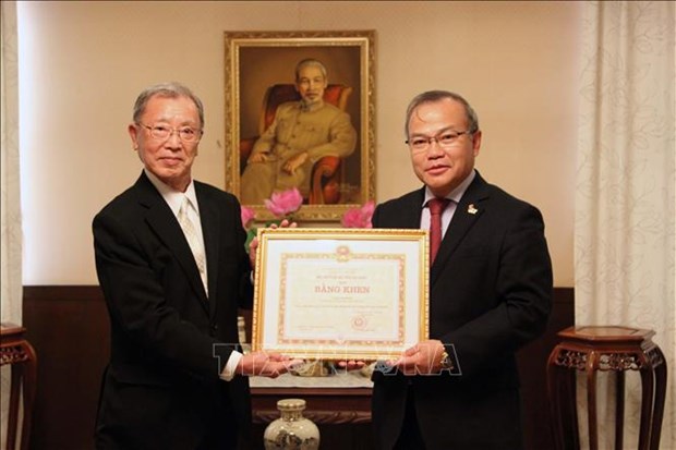 Remise du certificat de merite a un collectionneur d'art japonais hinh anh 1