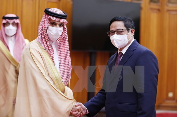 Le PM Pham Minh Chinh recoit le ministre des AE de l'Arabie saoudite hinh anh 1