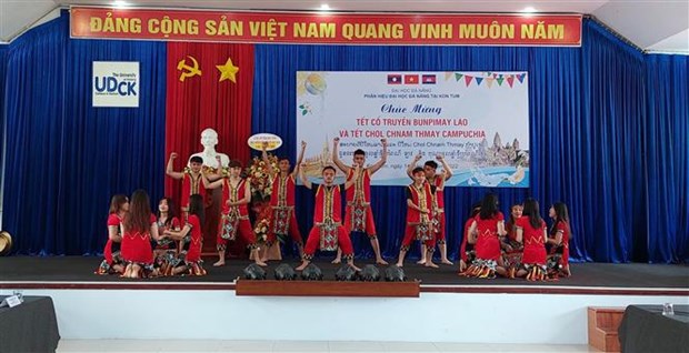 Cultiver l'amitie entre les peuples du Vietnam, du Laos et du Cambodge hinh anh 1