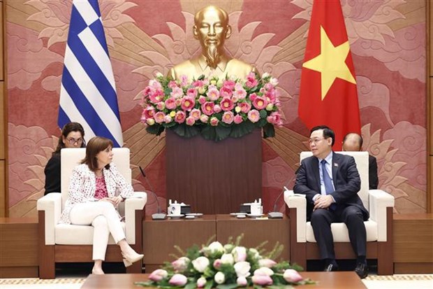 Le president de l'AN Vuong Dinh Hue rencontre la presidente grecque Katerina Sakellaropoulou hinh anh 2