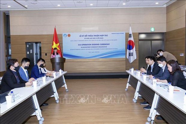 Samsung Display Vietnam recrutera des etudiants vietnamiens en R.de Coree hinh anh 1