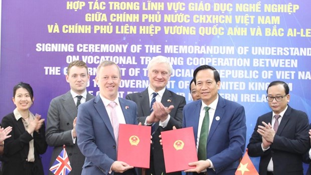 Formation professionnelle: signature d'un protocole d'accord entre le Vietnam et le Royaume-Uni hinh anh 1