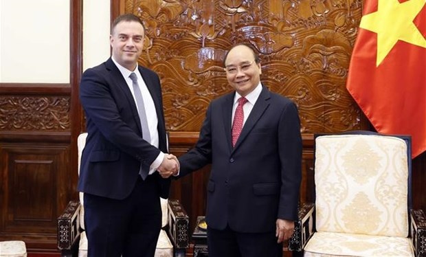 Le president Nguyen Xuan Phuc recoit les ambassadeurs d'Arabie saoudite, d’Israel et d’Azerbaidjan hinh anh 2