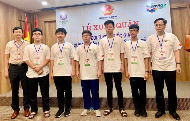 Cinq eleves vietnamiens primes aux Olympiades internationales de physique 2022 hinh anh 1