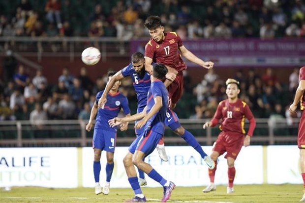 Le Vietnam s'impose 4 a 0 contre Singapour lors d'un match de football amical hinh anh 1