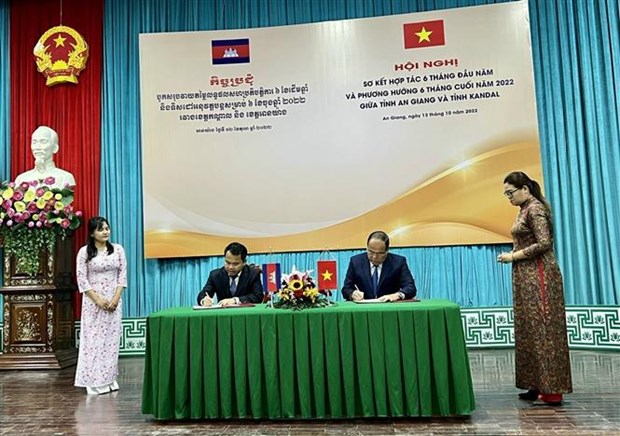 An Giang coopere avec la province cambodgienne de Kandal pour assurer la securite frontaliere hinh anh 2