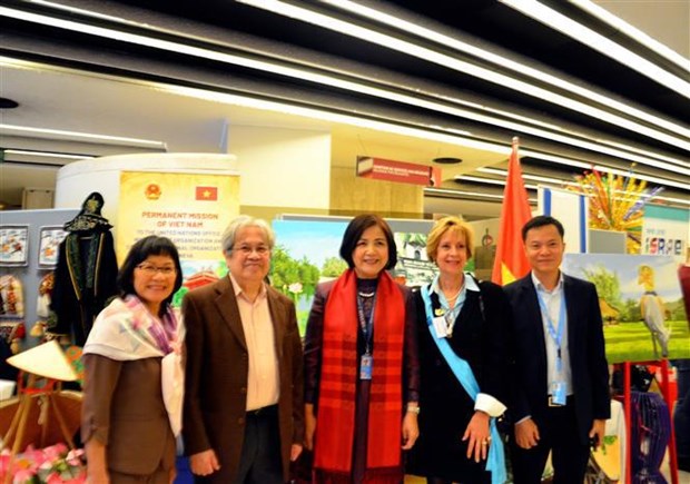 Charite : le Vietnam participe a la foire internationale UN Bazaar 2022 a Geneve hinh anh 1