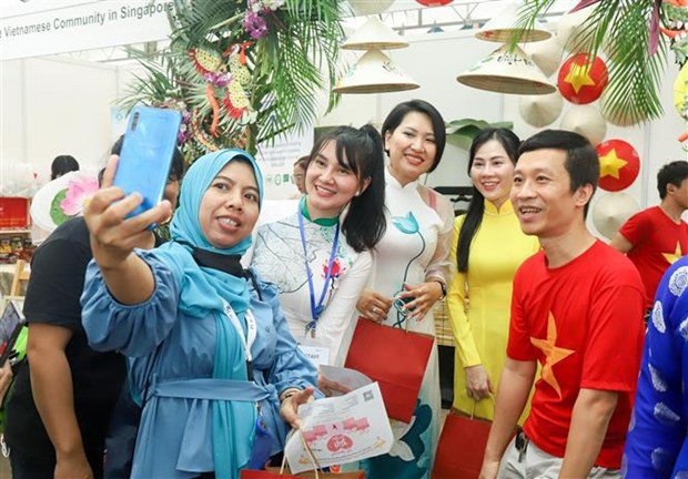 Le Vietnam participe a la celebration de la Journee internationale des migrants a Singapour hinh anh 1