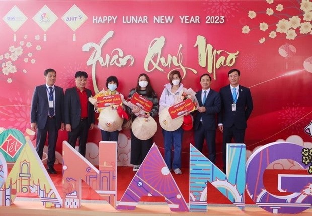 Nouvel An lunaire 2023: les premiers touristes etrangers a Da Nang, Quang Ninh et Binh Thuan hinh anh 1