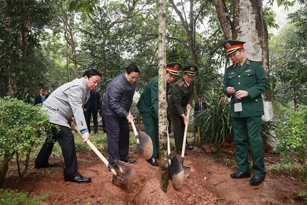 Le PM Pham Minh Chinh a la Fete de plantation d'arbres du Printemps 2023 a Hanoi hinh anh 2