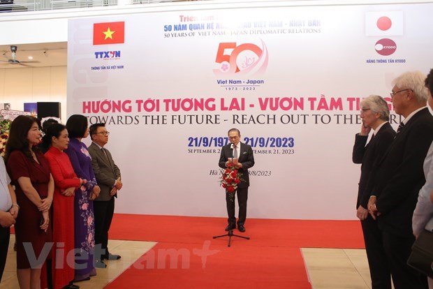 Exposition photographiques sur la cooperation integrale et multidisciplinaire entre le Vietnam et le Japon hinh anh 3