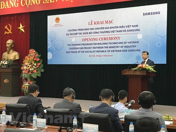 Cooperation avec Samsung dans la formation sur la fabrication de moules hinh anh 1