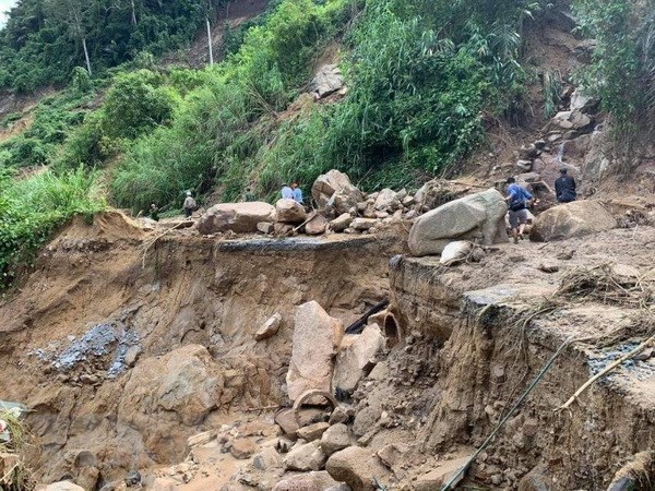 Le typhon Molave fait au moins 23 morts et 47 disparus hinh anh 1