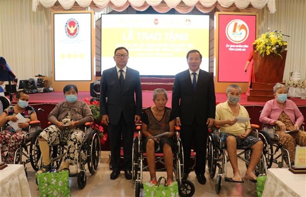 Aide thailandaise pour des personnes handicapees a Long An hinh anh 1