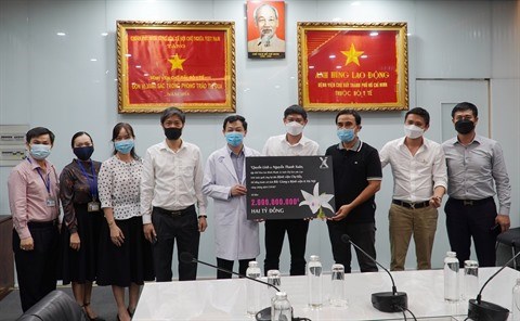 Ho Chi Minh-Ville : don de 2 milliards de dongs pour la lutte contre le COVID-19 hinh anh 1
