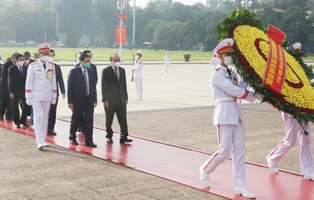 Fete nationale : les dirigeants rendent hommage au President Ho Chi Minh hinh anh 1