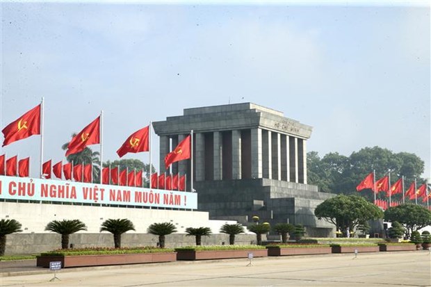 Fete nationale : les dirigeants rendent hommage au President Ho Chi Minh hinh anh 2