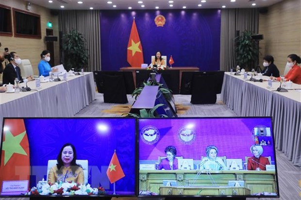 La vice-presidente Vo Thi Anh Xuan assiste au 3e Forum des femmes eurasiennes hinh anh 1