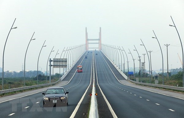 Plus de 450 milliards de dongs pour construire le pont Nhu Nguyet de l'autoroute Hanoi - Bac Giang hinh anh 1