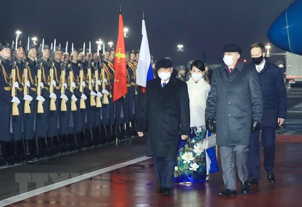 Le president Nguyen Xuan Phuc arrive a Moscou, entamant sa visite officielle en Russie hinh anh 1