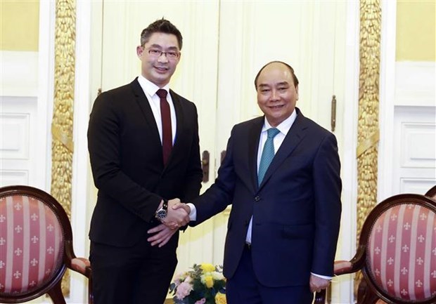 Le president Nguyen Xuan Phuc recoit le consul honoraire du Vietnam en Suisse hinh anh 1