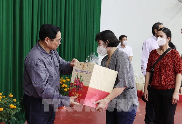 Tet: Le Premier ministre rend visite a des cadres et habitants de Can Tho et de Vinh Long hinh anh 2