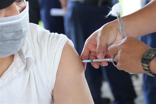 Ho Chi Minh-Ville: plus de 50.000 personnes ont recu une 4e dose de vaccin contre le COVID-19 hinh anh 1