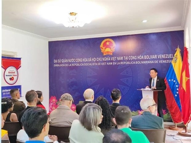Ceremonie de fin d’etudes du premier cursus de vietnamien pour les Venezueliens hinh anh 1