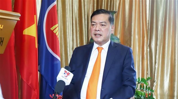 La visite au Vietnam de la presidente singapourienne vise a elever les relations bilaterales hinh anh 1