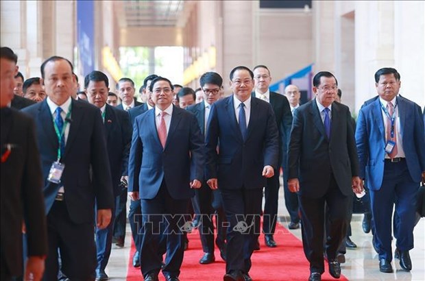 Petit-dejeuner de travail au Laos des Premiers ministres du Vietnam, du Laos et du Cambodge hinh anh 1