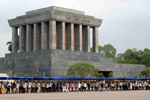Tet 2020 : plus de 25.000 visiteurs au mausolee de Ho Chi Minh hinh anh 1