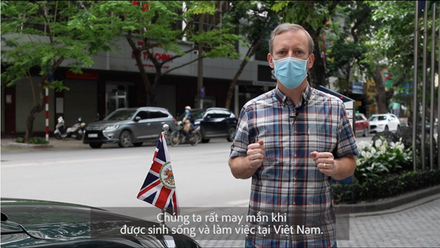 COVID-19 : L'ambassadeur britannique envoie un message a ses concitoyens vivant au Vietnam hinh anh 1