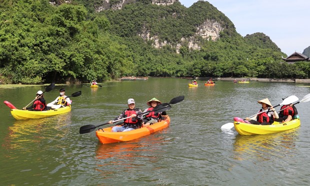 Ninh Binh : faire du kayak au complexe touristique de Trang An, une nouvelle experience hinh anh 1