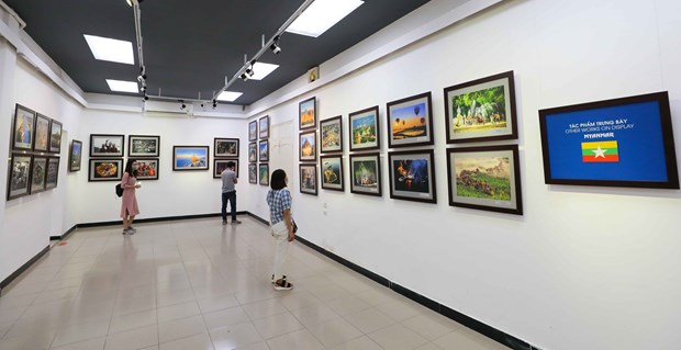 Exposition de photos pour mettre en lumiere les pays et les habitants de l'ASEAN hinh anh 2