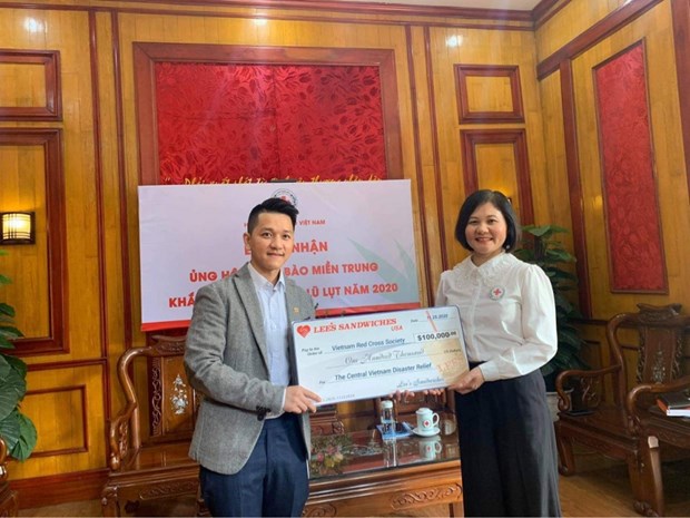Une chaine de restauration vietnamo-americaine leve des fonds pour soutenir les sinistres du Centre hinh anh 2