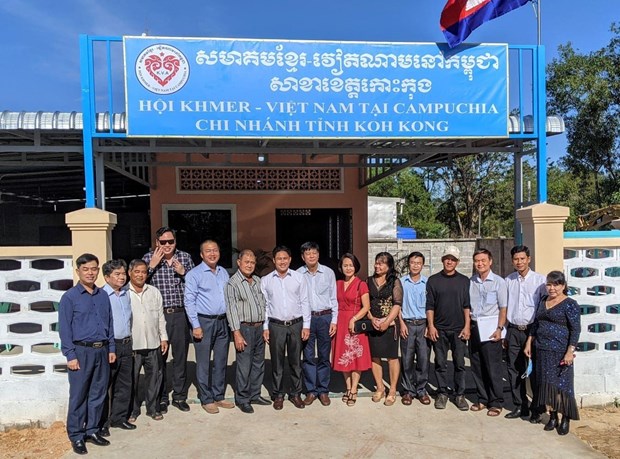 Inauguration de la maison communautaire de l'Association Khmer-Vietnam a Koh Kong (Cambodge) hinh anh 1