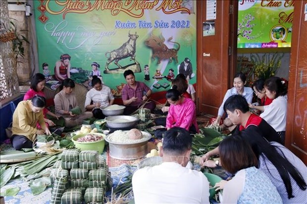 Les ressortissants vietnamiens au Laos preservent le Nouvel An lunaire traditionnel hinh anh 1