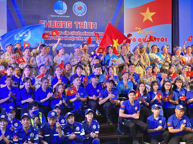 Renforcement des echanges entre les jeunes de HCM-Ville et les casques bleus vietnamiens hinh anh 2