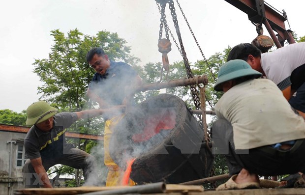 Thanh Hoa: Ceremonie de coulee de tambour de bronze pour celebrer les elections legislatives hinh anh 1