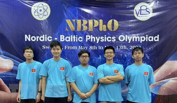 Quatre eleves vietnamiens primes aux Olympiades nordiques-baltiques de physique hinh anh 1