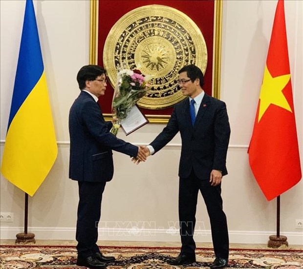 Nguyen Van Khanh nomme consul honoraire du Vietnam a Odessa (Ukraine) hinh anh 1