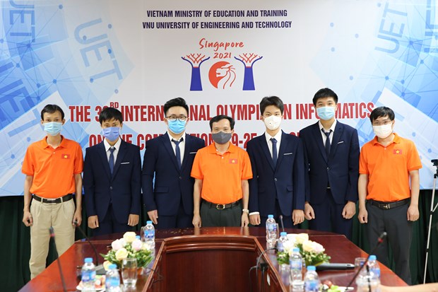 Quatre lyceens vietnamiens primes aux Olympiades internationales d'informatique 2021 hinh anh 1