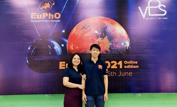Le Vietnam brille aux Olympiades europeennes de physique hinh anh 1