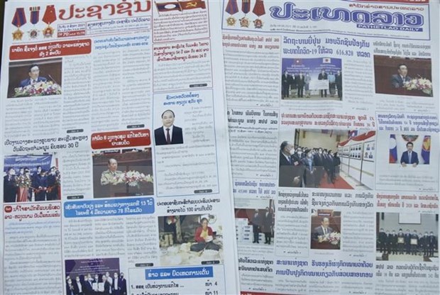 La presse lao couvre la visite d'amitie officielle du president Nguyen Xuan Phuc hinh anh 2