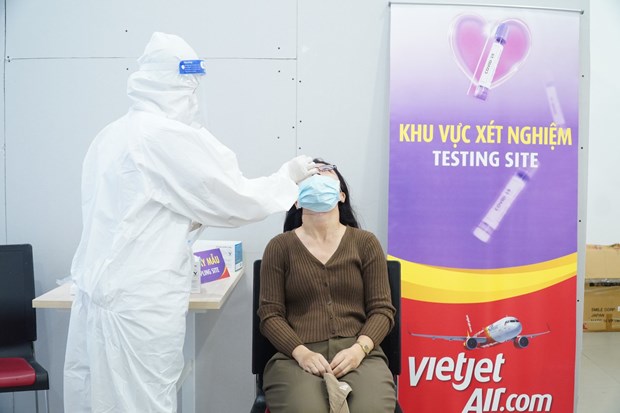 Vietjet augmente ses services et offre des tests du COVID-19 gratuits hinh anh 3