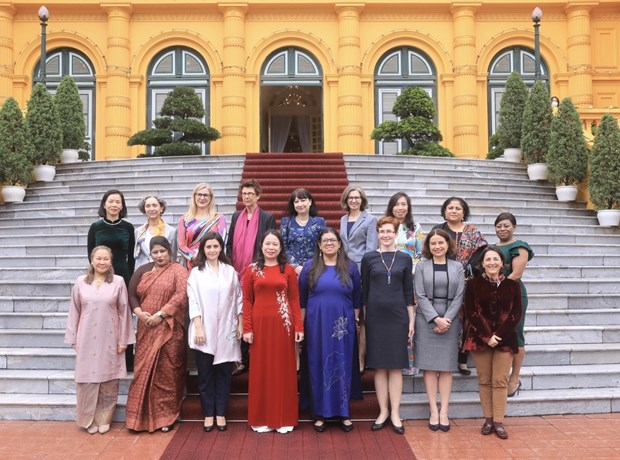 La vice-presidente recoit des femmes diplomates etrangeres au Vietnam hinh anh 1