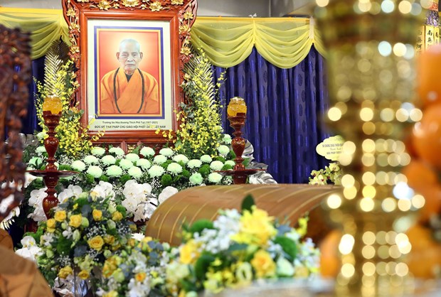 Le President Nguyen Xuan Phuc rend un dernier hommage au venerable Thich Pho Tue hinh anh 1